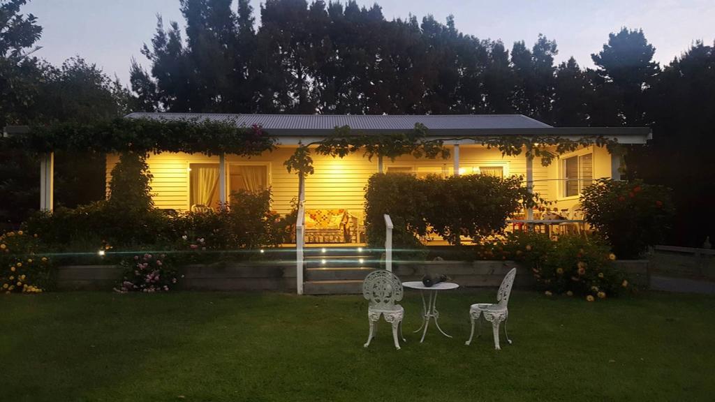 Miranda Orchard Cottage ภายนอก รูปภาพ